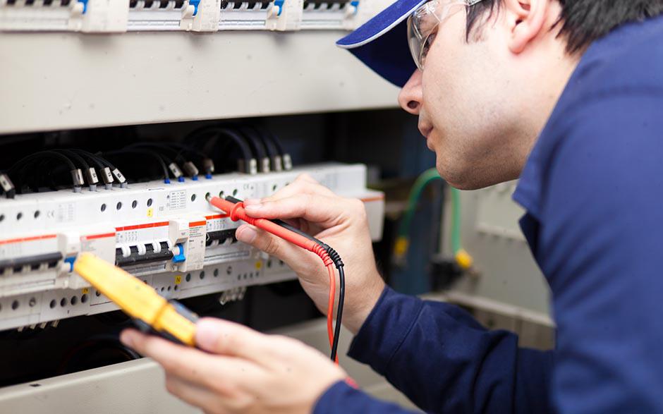 je recherche un électricien Orly