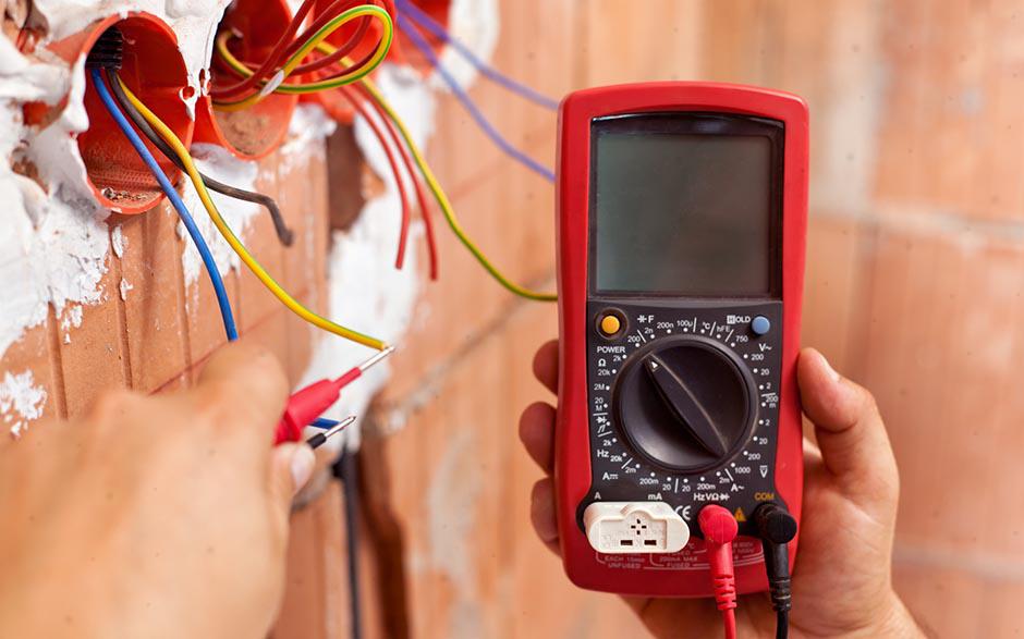 cherche électricien Lardy