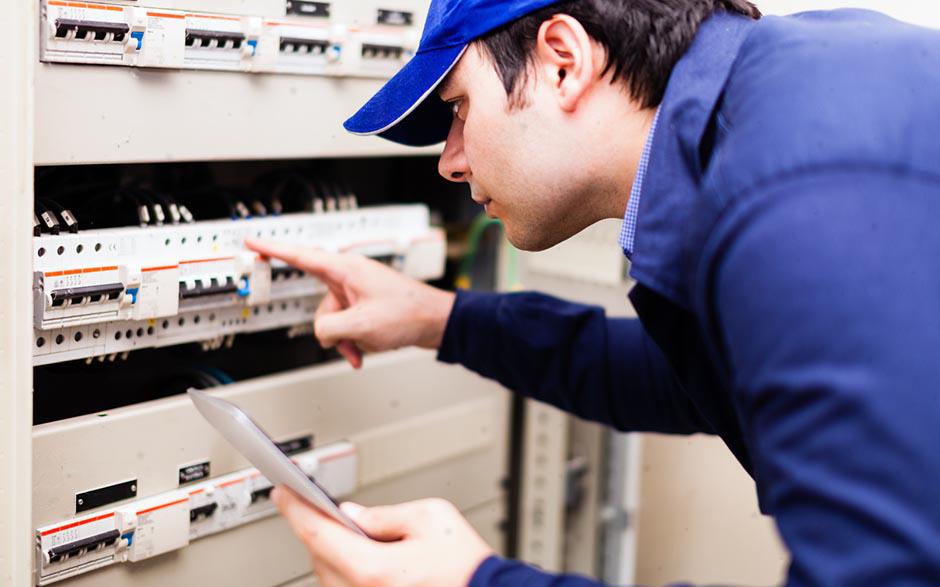 je recherche un électricien Orly